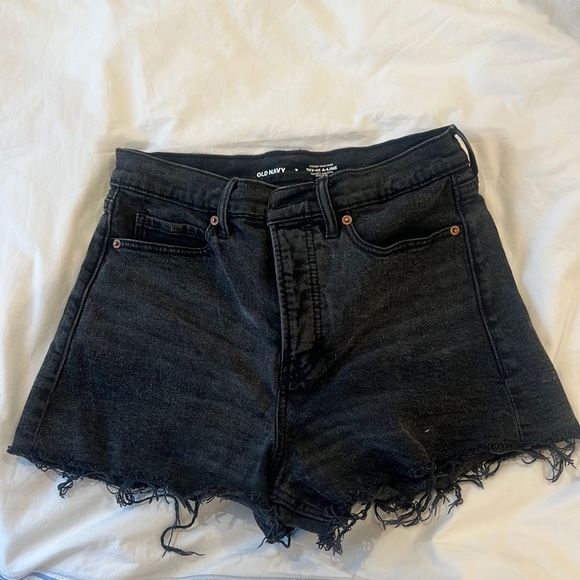 Size 8 (fits like a 6) old navy black jean shorts - Picture 1 of 3